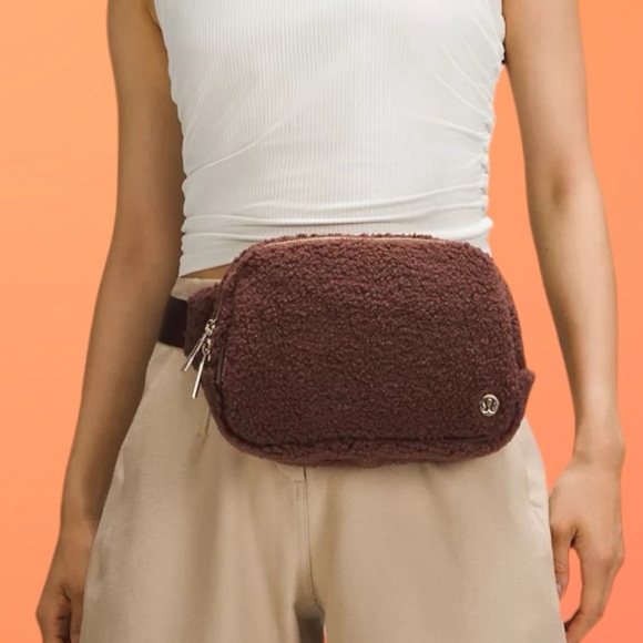 Lululemon 2L Brown Sherpa Everywhere Belt Bag in Earth Gold - Picture 3 of 8